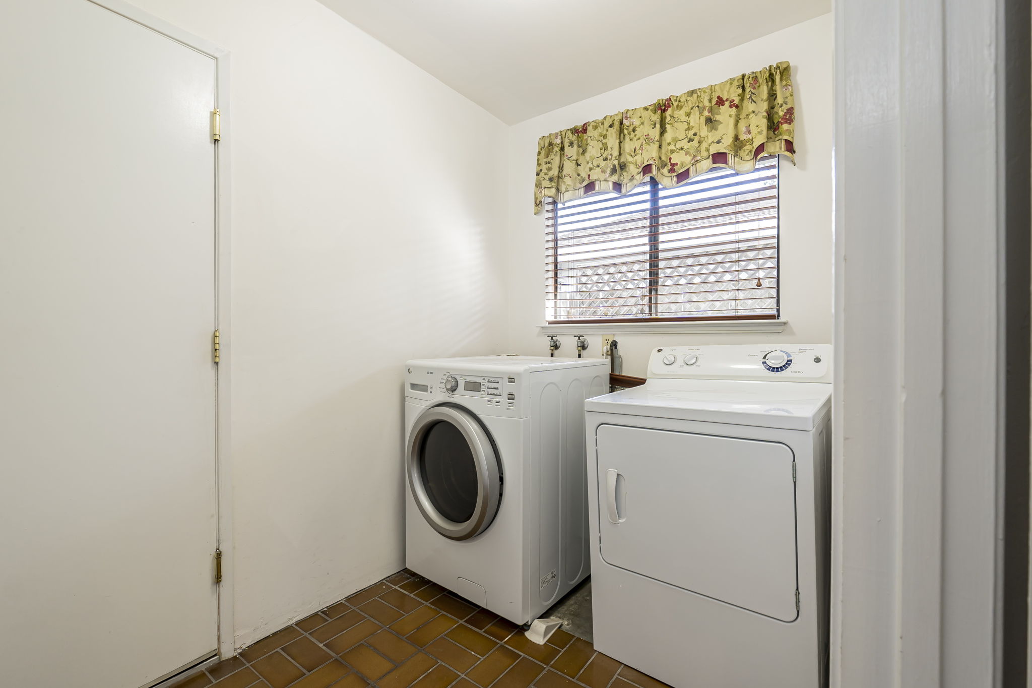 87 Laundry Room 1