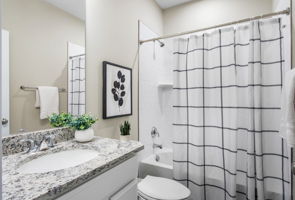 07-Hall Bath