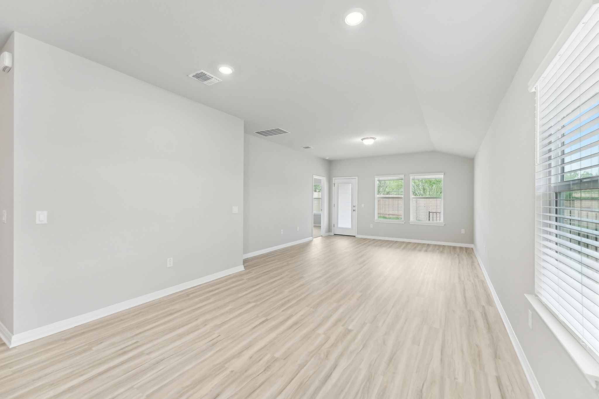 Austin - Lexington Parke - 5113 Stockton Ln Austin TX 78617 - 012