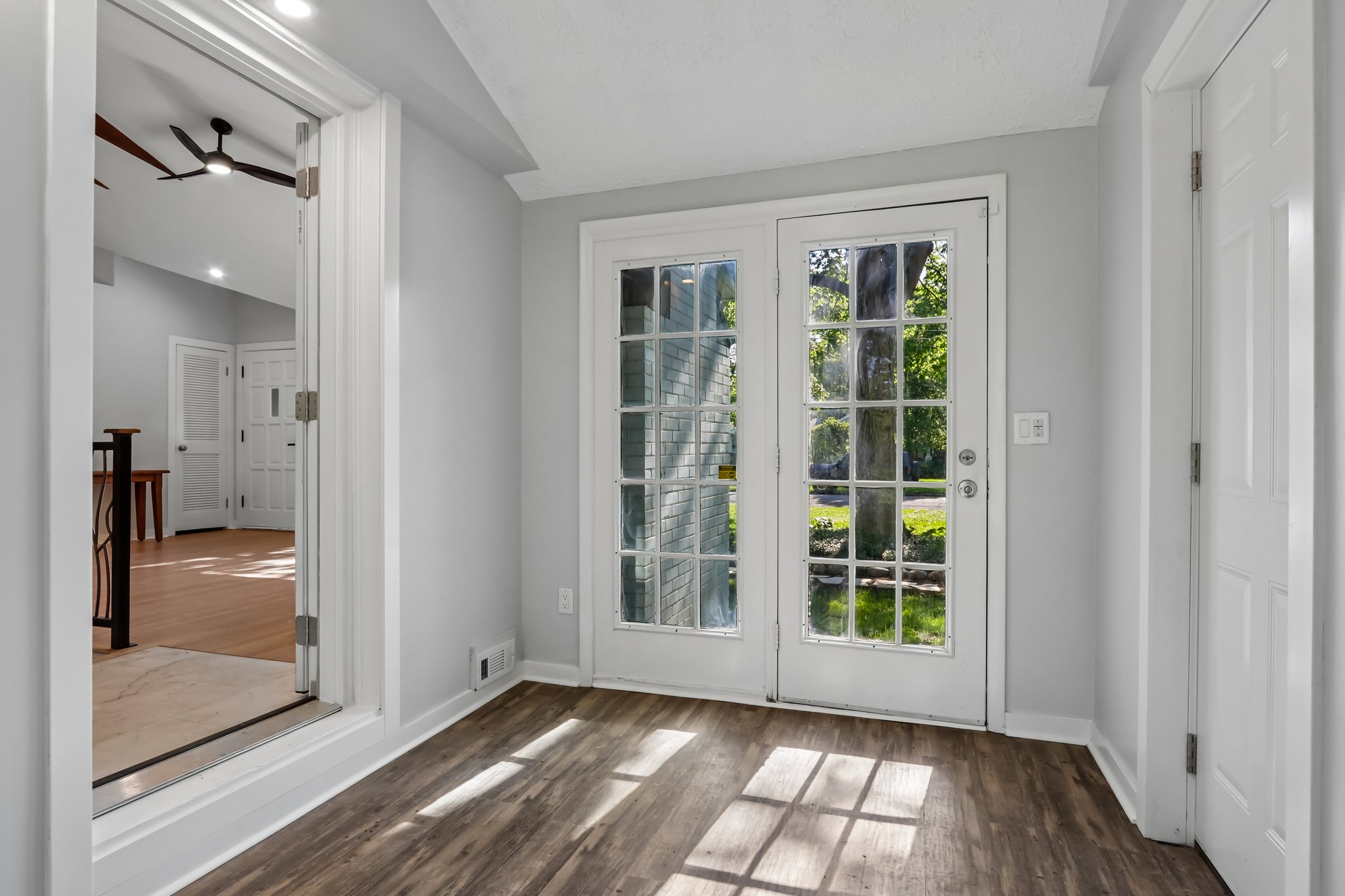Carvel Ave-S1405-022.jpg