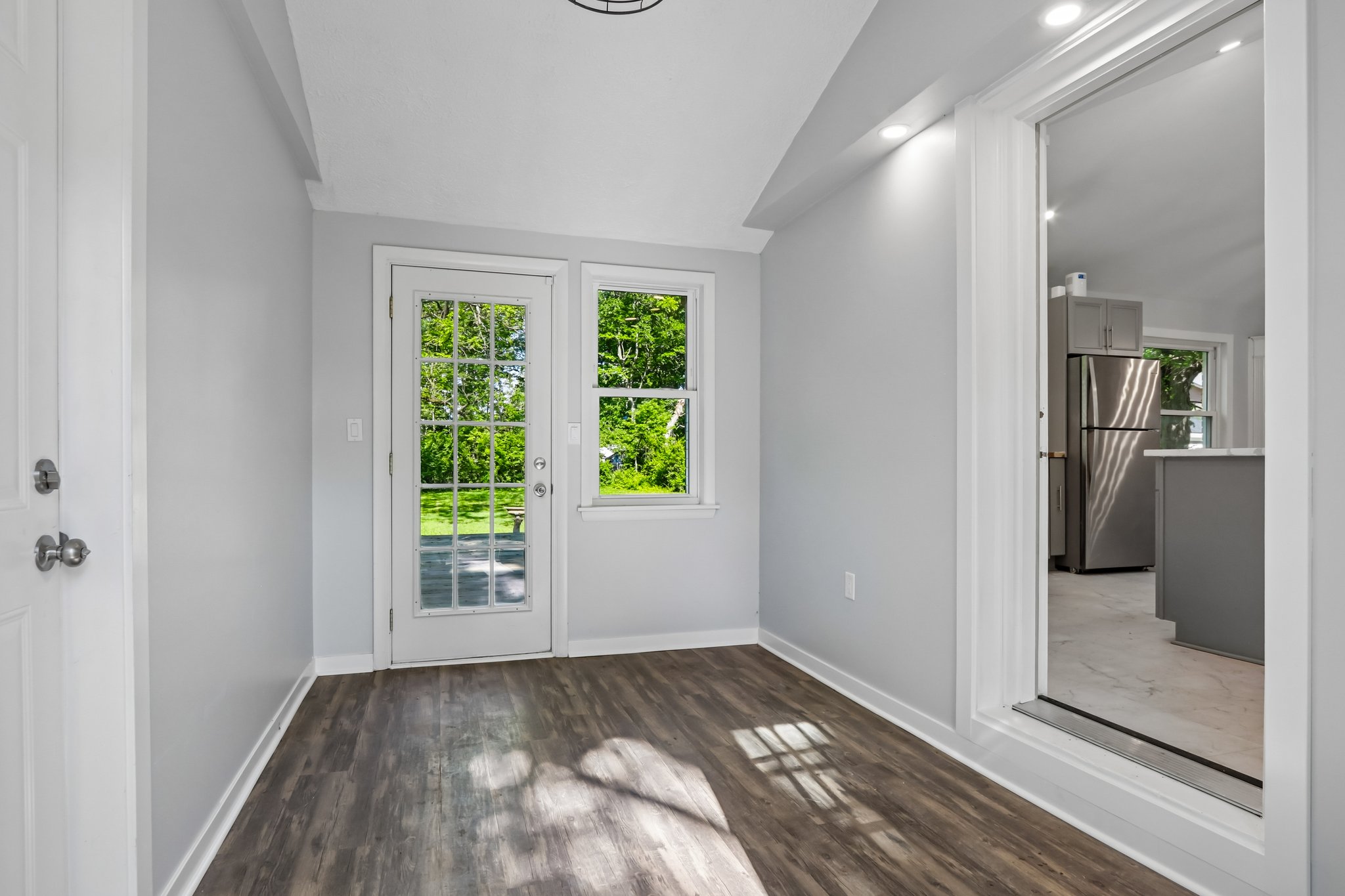 Carvel Ave-S1405-023.jpg