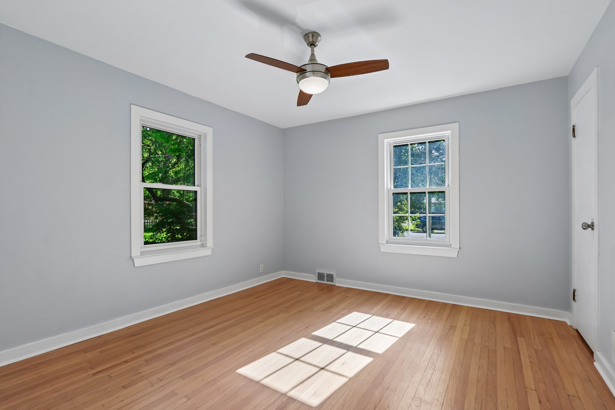 Carvel Ave-S1405-026.jpg