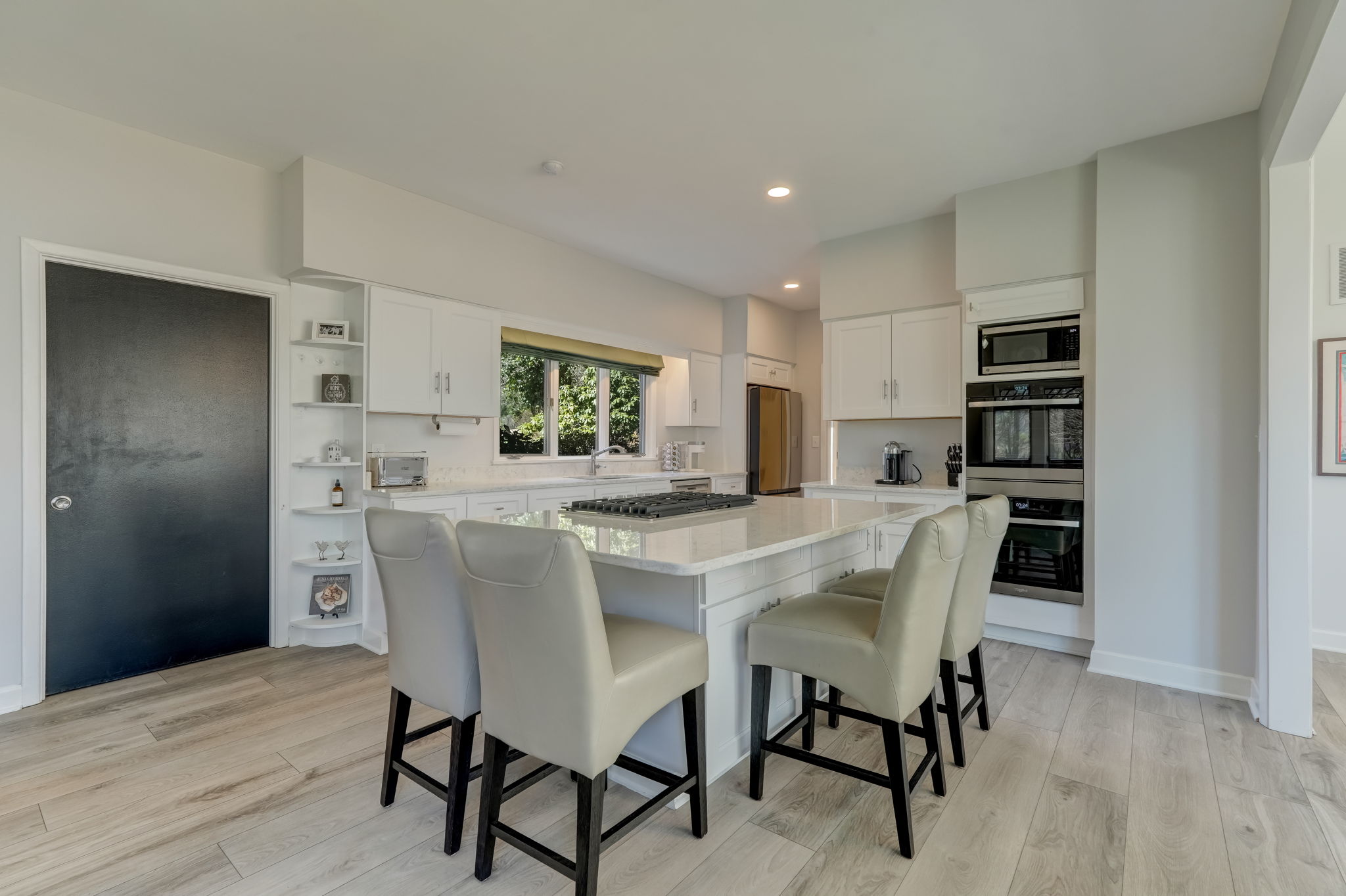 Kitchen/Breakfast Bar