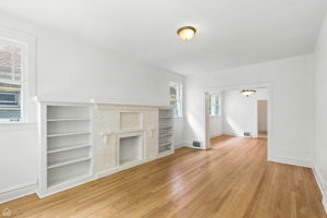 5116 N St Louis Ave_004