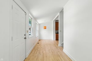 5116 N St Louis Ave_013