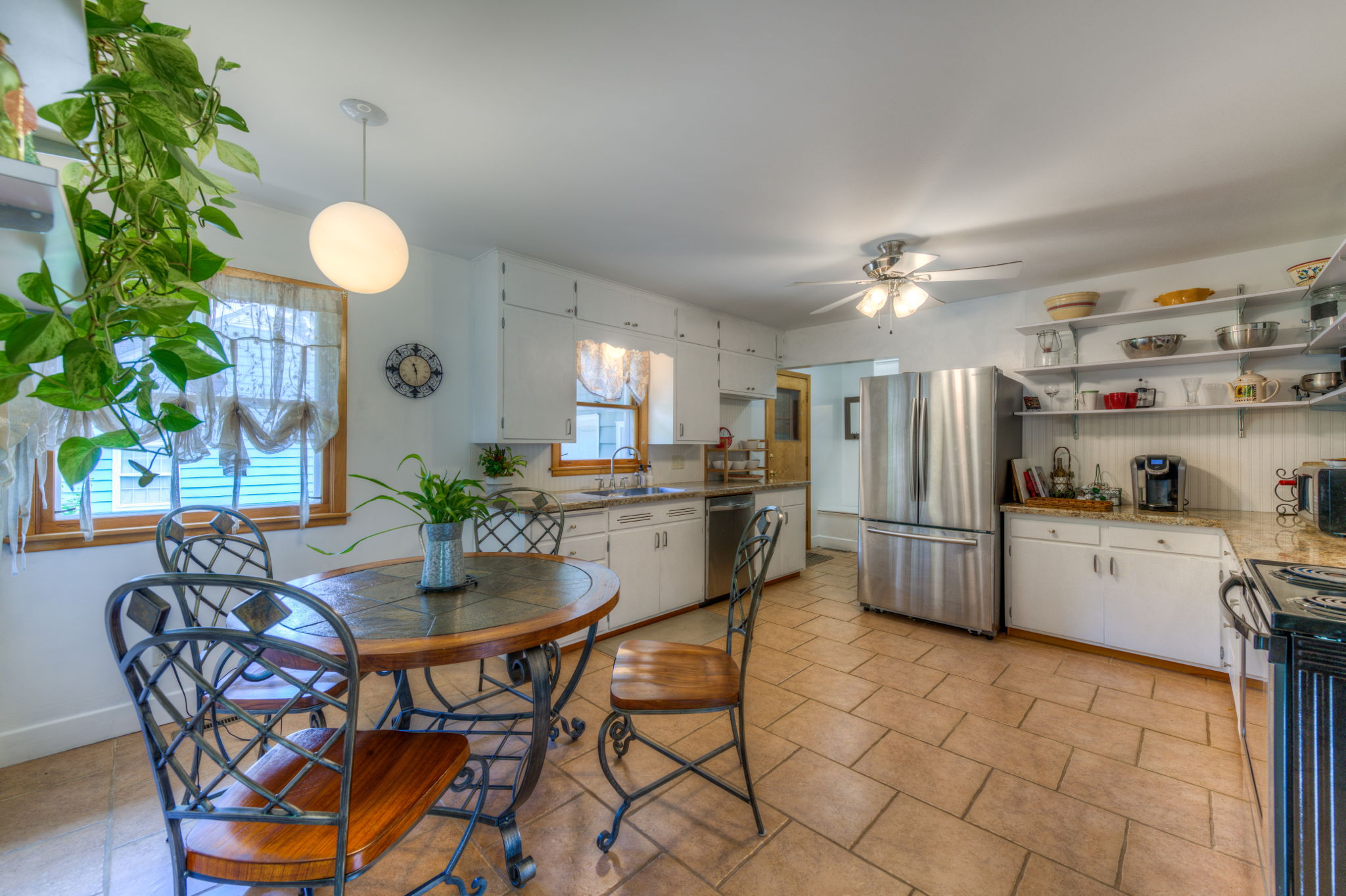 Kitchen/Eating Area