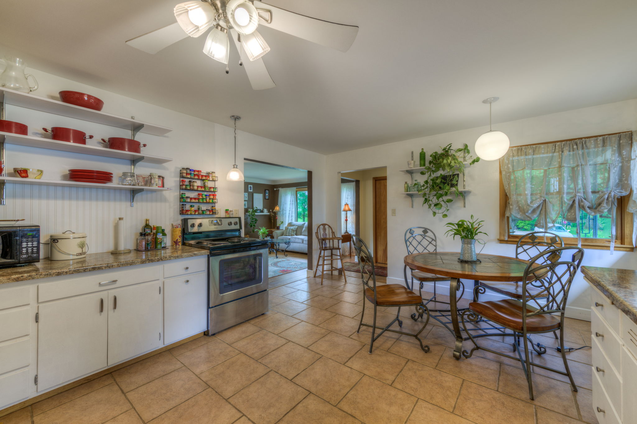 Kitchen/Eating Area