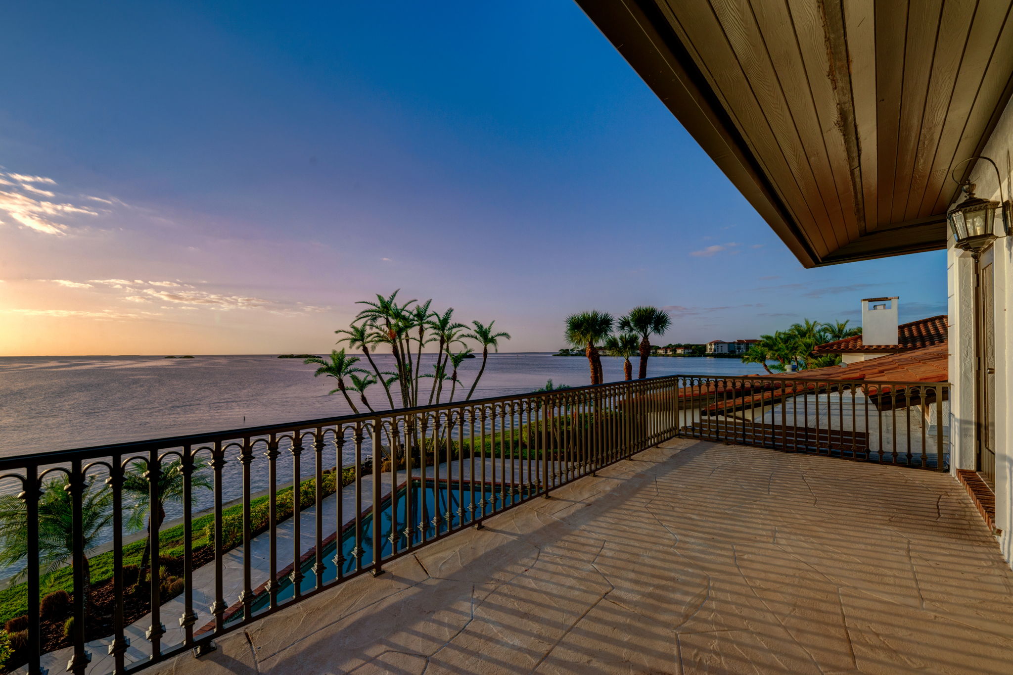 Upper Level Game Room Balcony