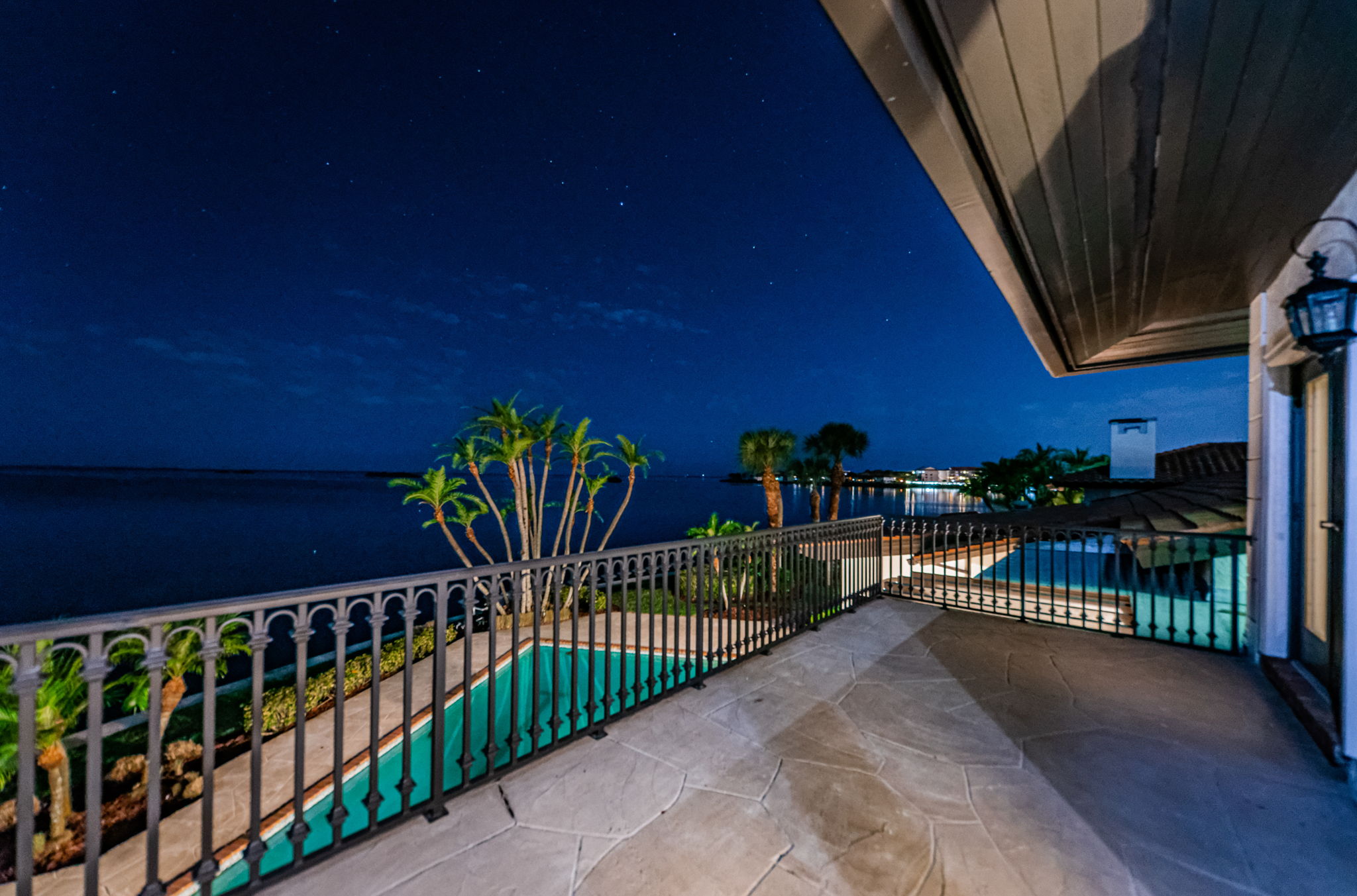 Upper Level Game Room Balcony4