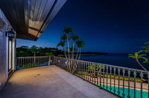 Upper Level Game Room Balcony3