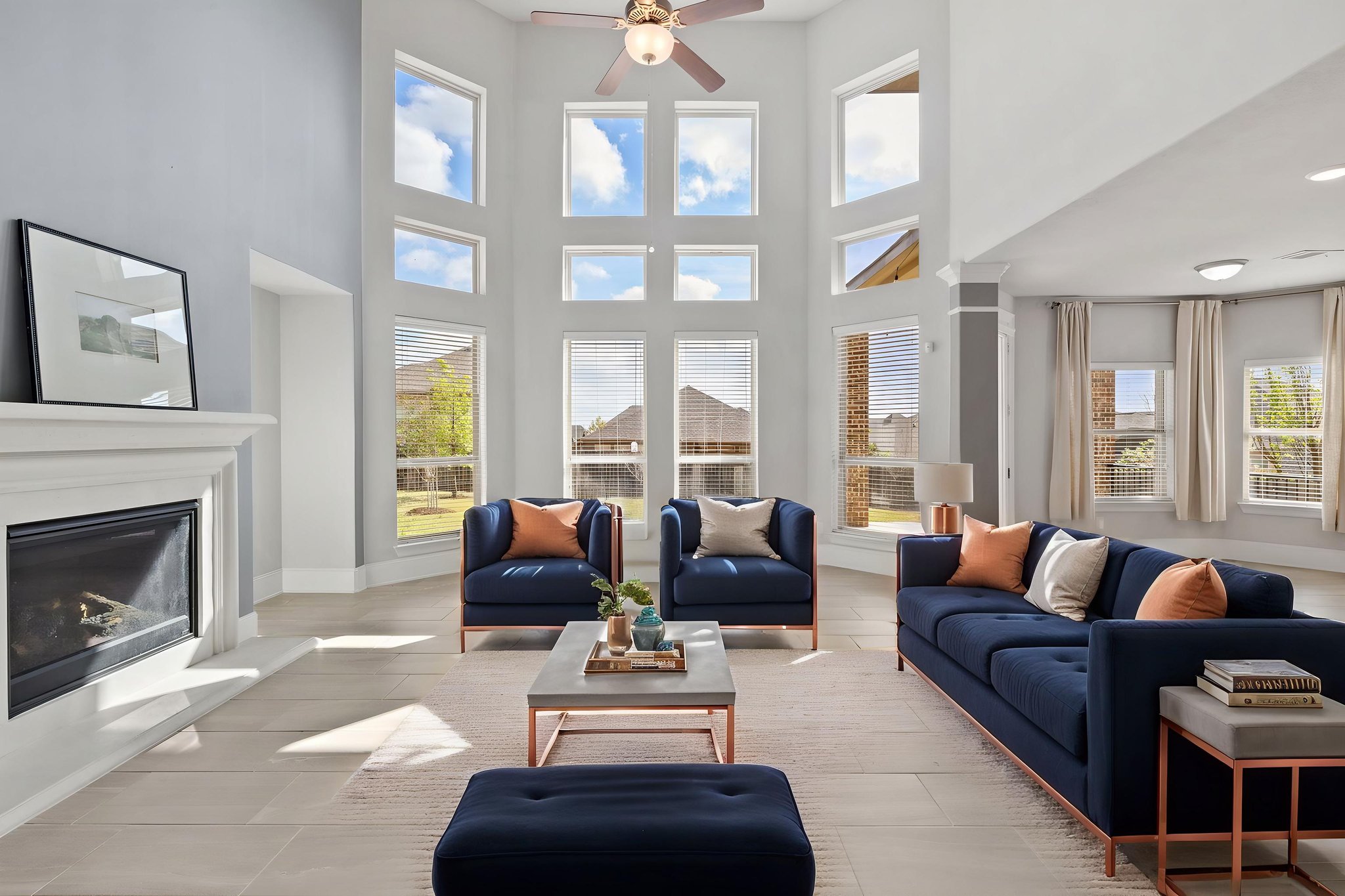 0M6A7327 virtually staged.jpeg