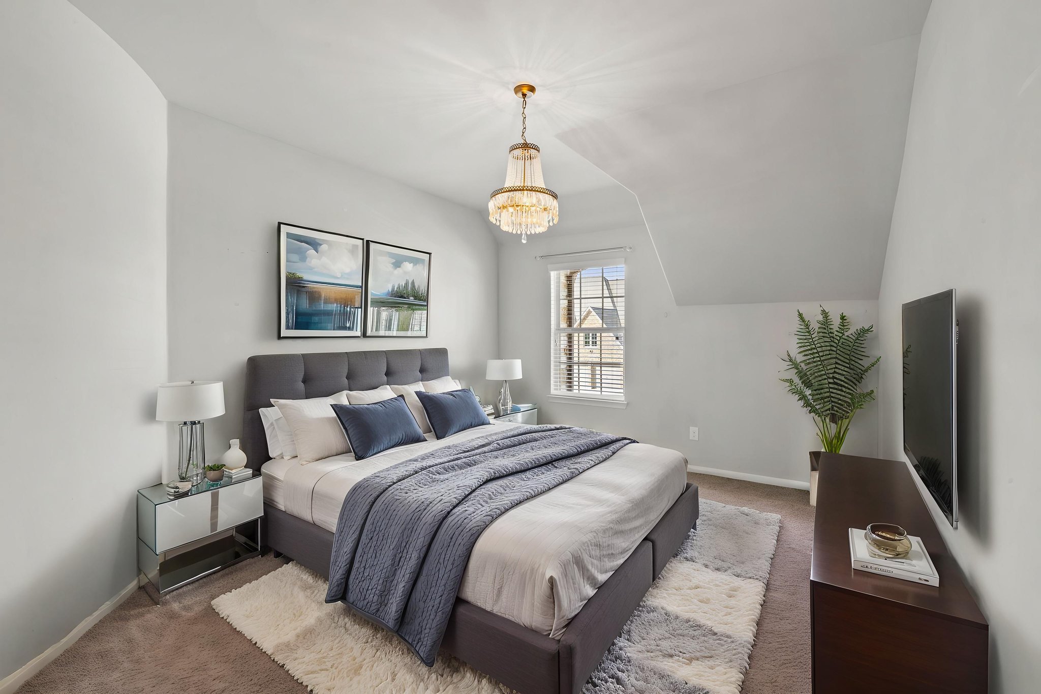 0M6A7426 virtually staged.jpeg