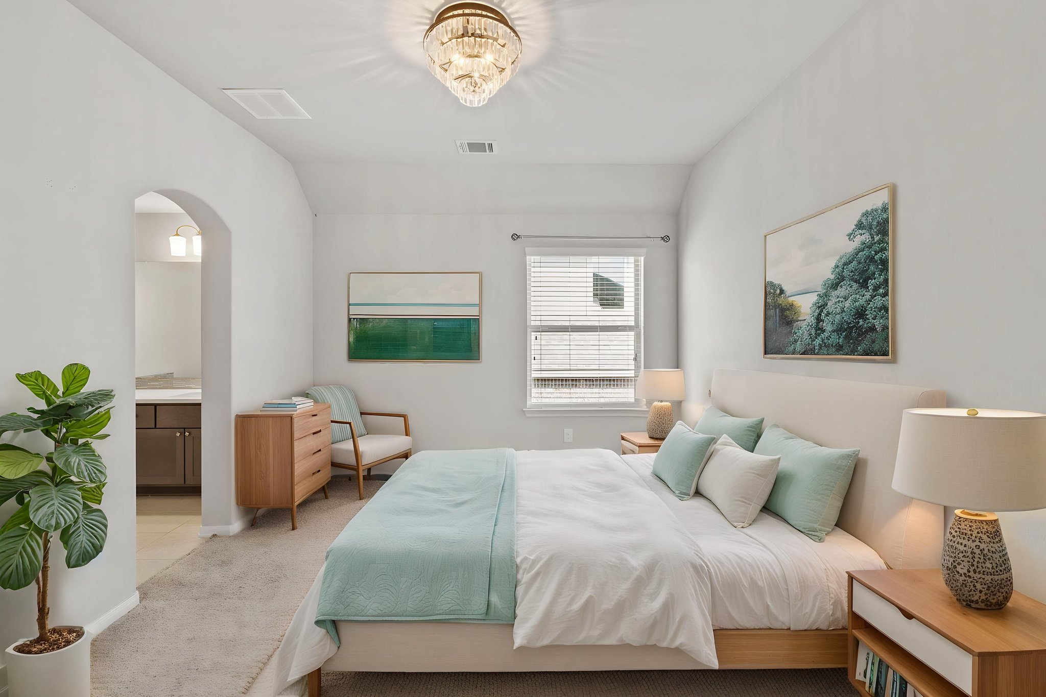 0M6A7439 virtually staged.jpeg