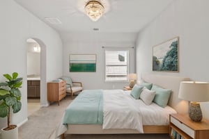 0M6A7439 virtually staged.jpeg