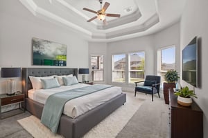 0M6A7355 virtually staged.jpeg