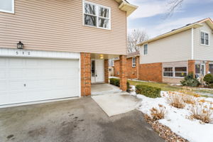 Front Porch/Entrance