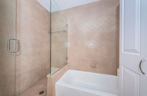 Upper Level Master Bathroom1b-2