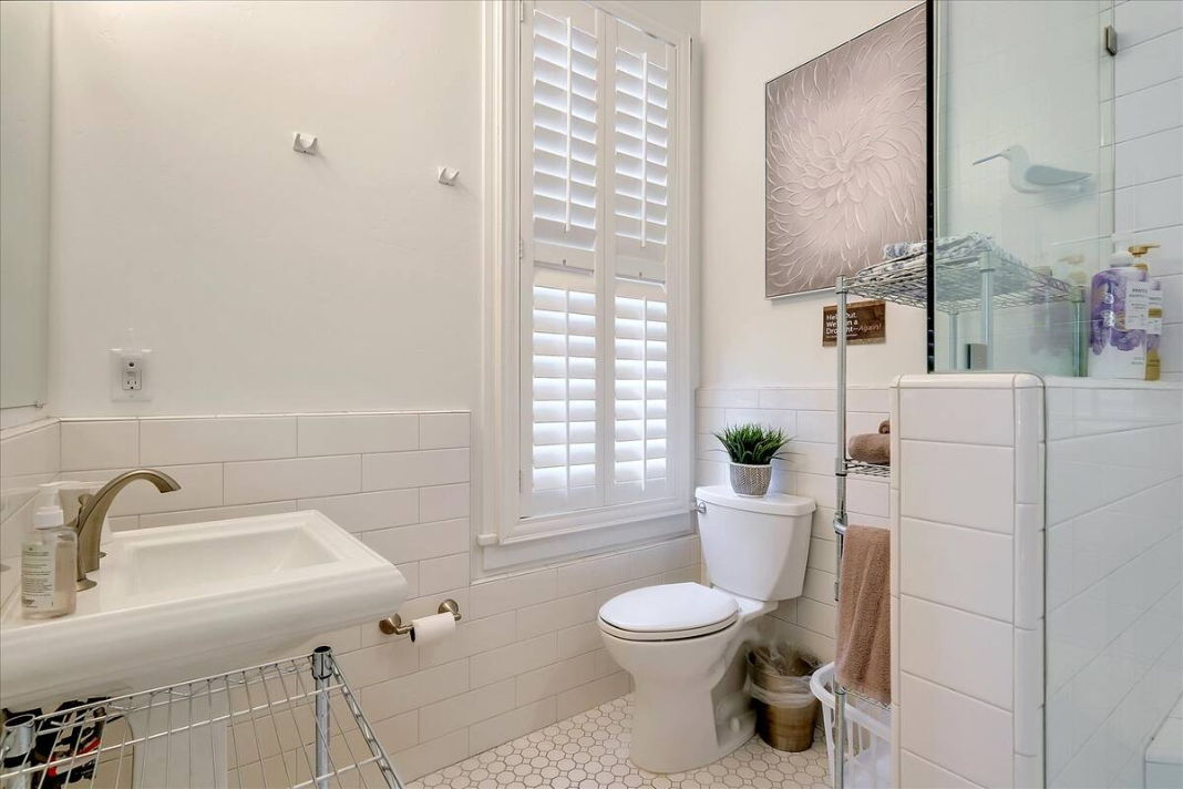 Lower unit bathroom