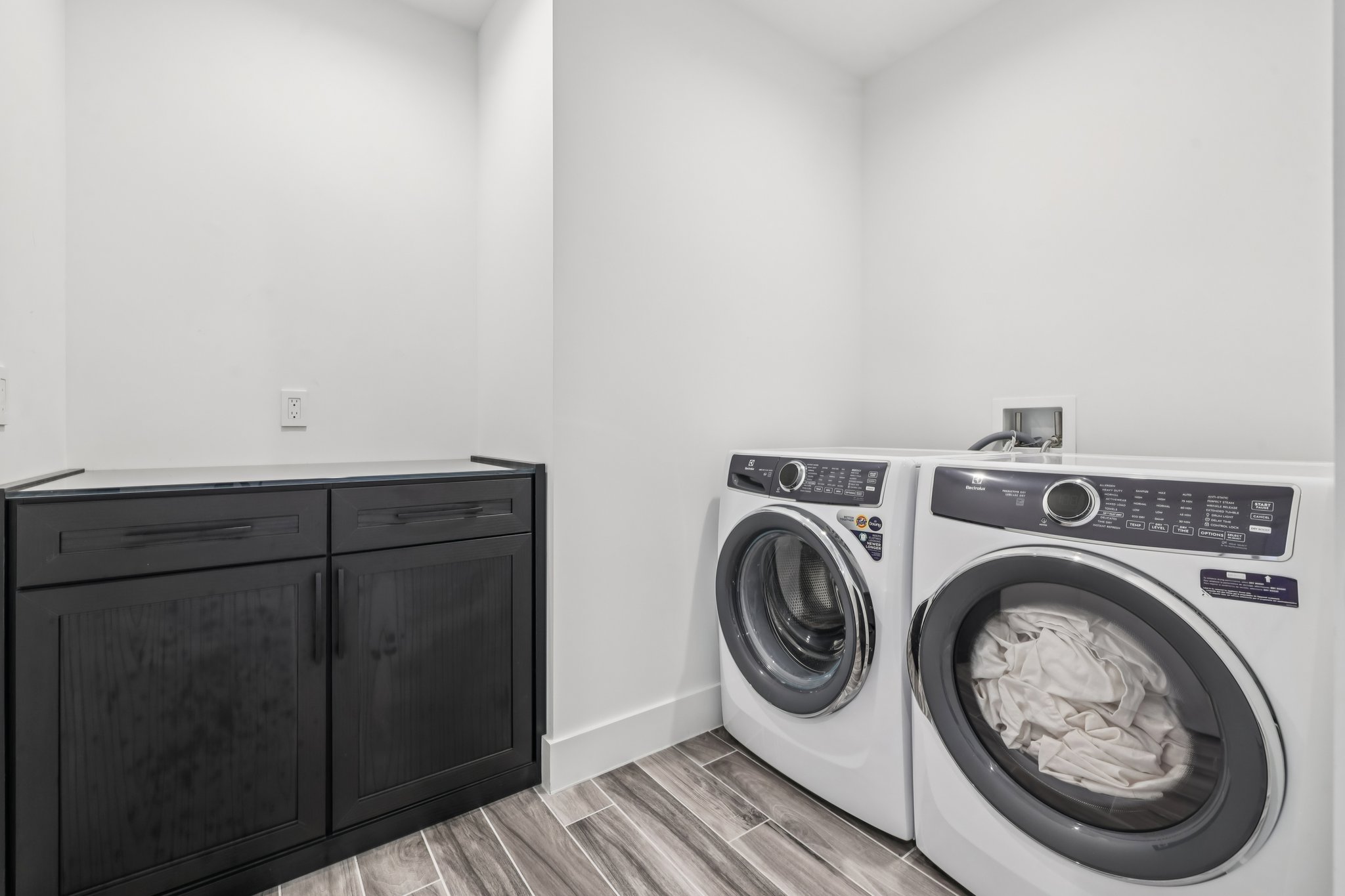 Marina Way-S0811-052.jpg