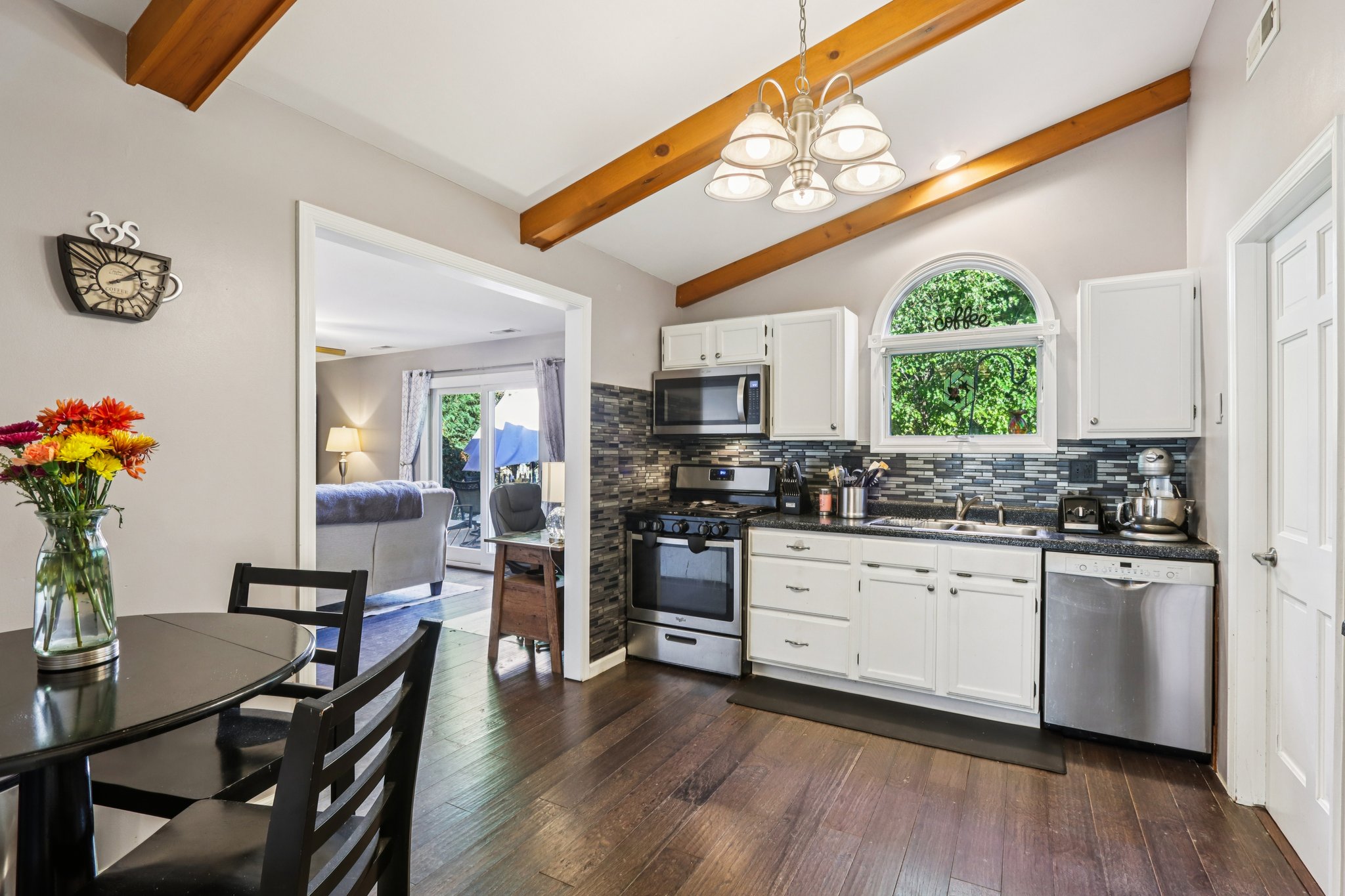 Red Pine Ave-S2710-019.jpg