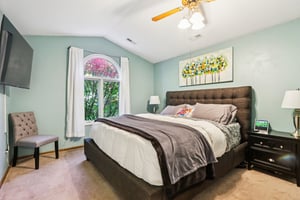 Red Pine Ave-S2710-021r.jpg