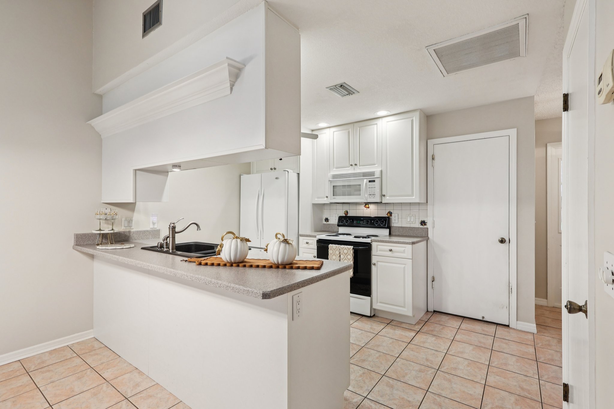 Lazy Oaks Dr-S0909-016.jpg