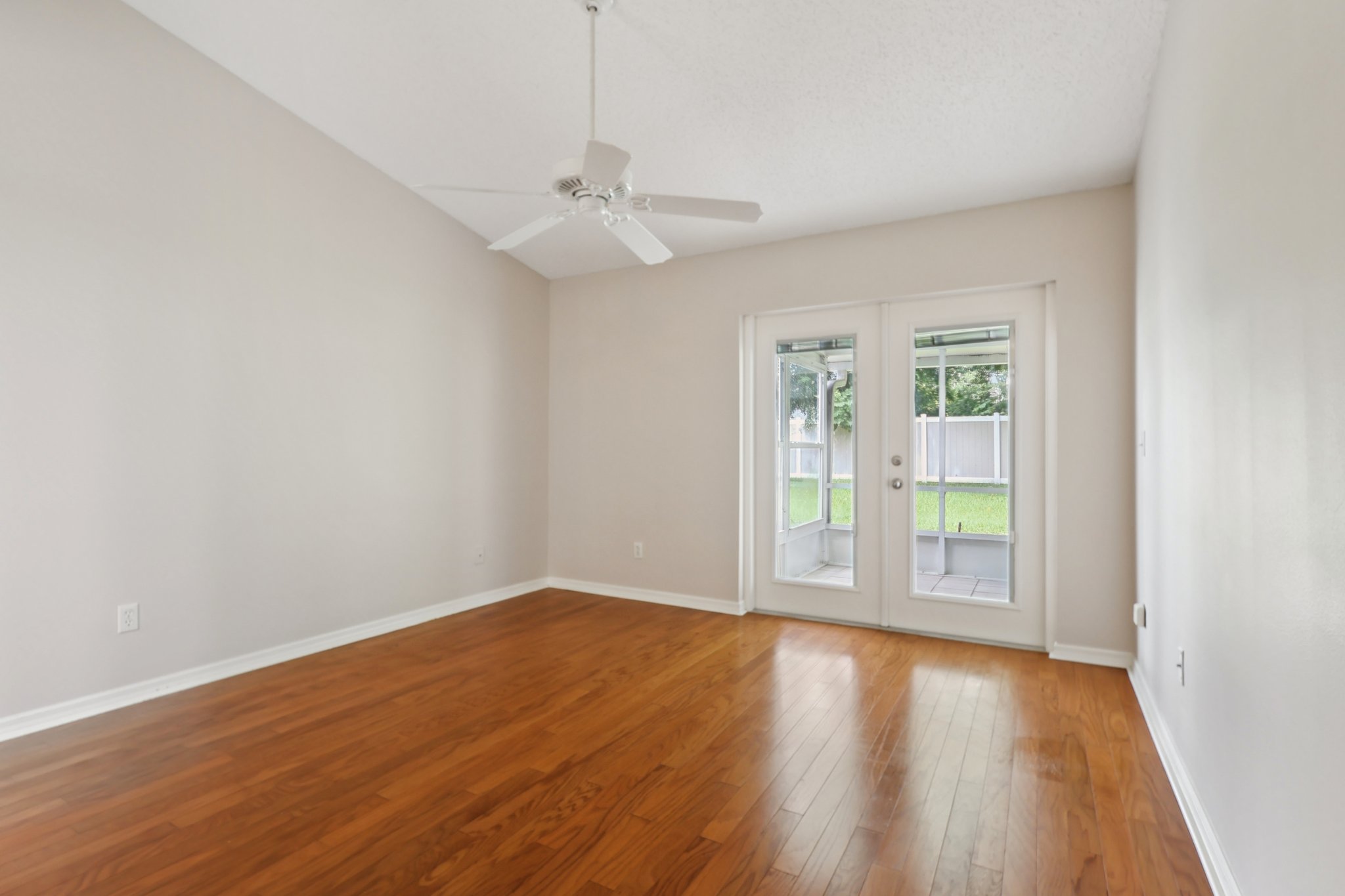 Lazy Oaks Dr-S0909-030.jpg