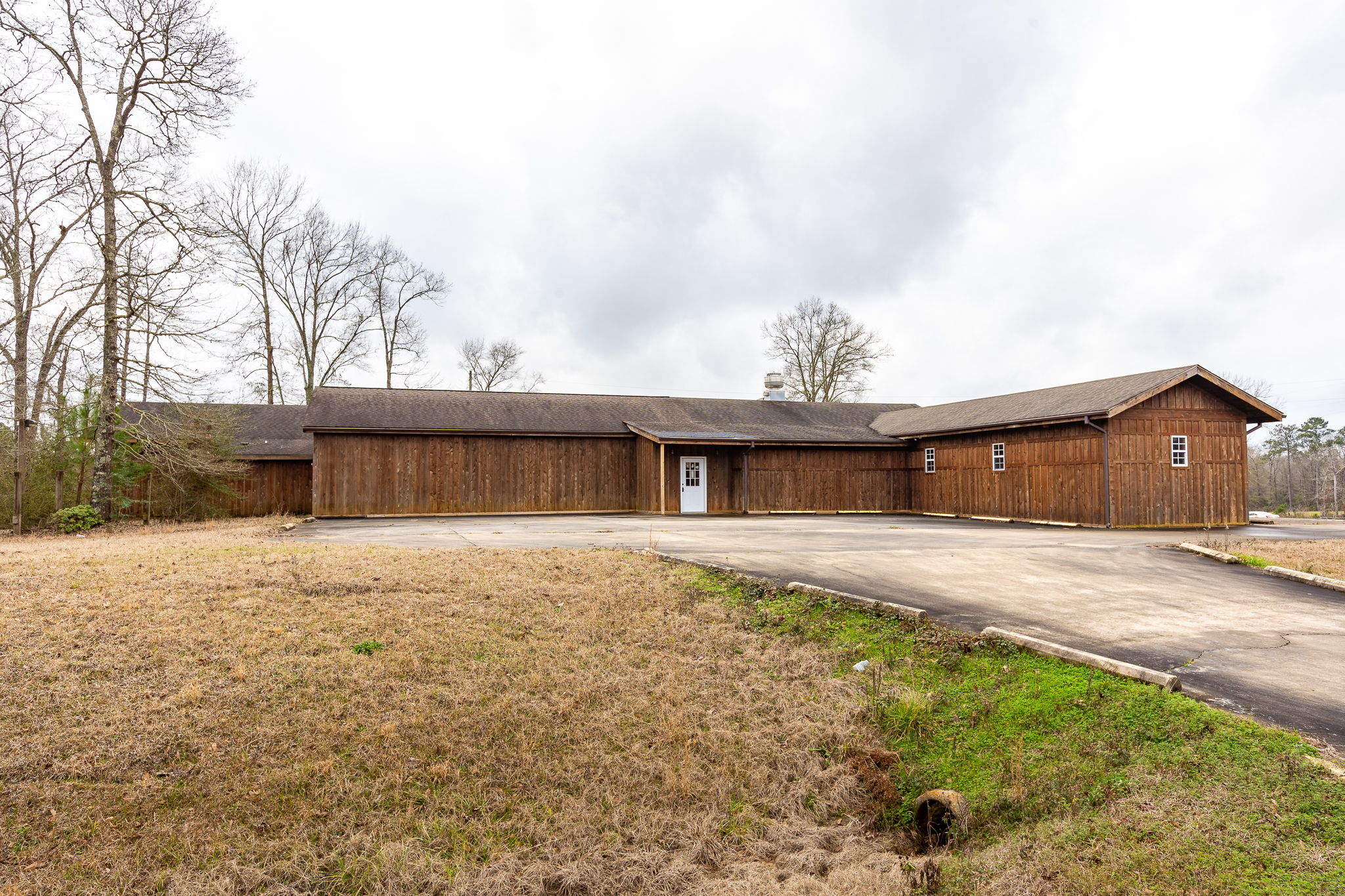 PROPERTY WITH POSSIBILITIES! GHub Real Estate Photography