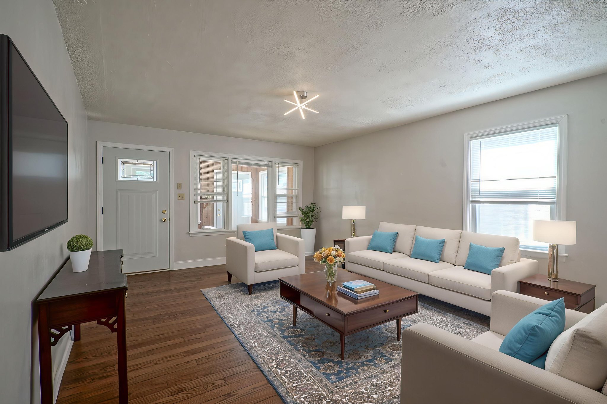 5124-7 virtually staged.jpeg