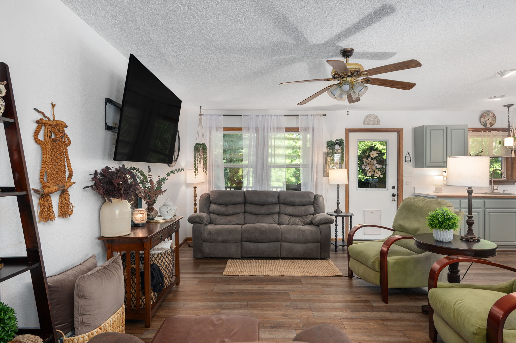 5124-The-Woods-Rd-Living-V2