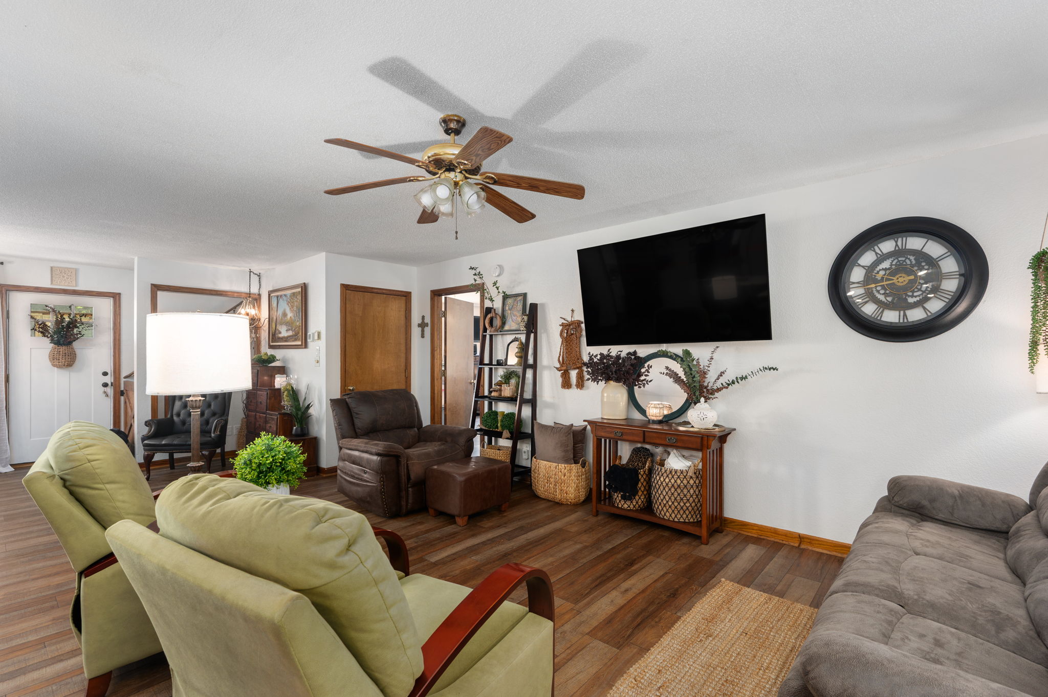 5124-The-Woods-Rd-Living-V4