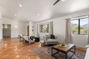 Picture window  with Catalina Mountain  Views!