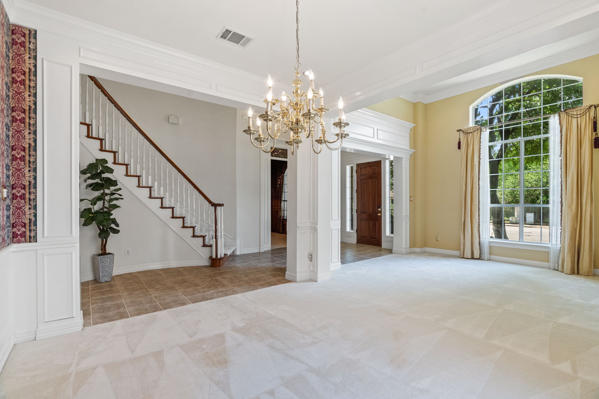 entrance to home 3rd living dining area
