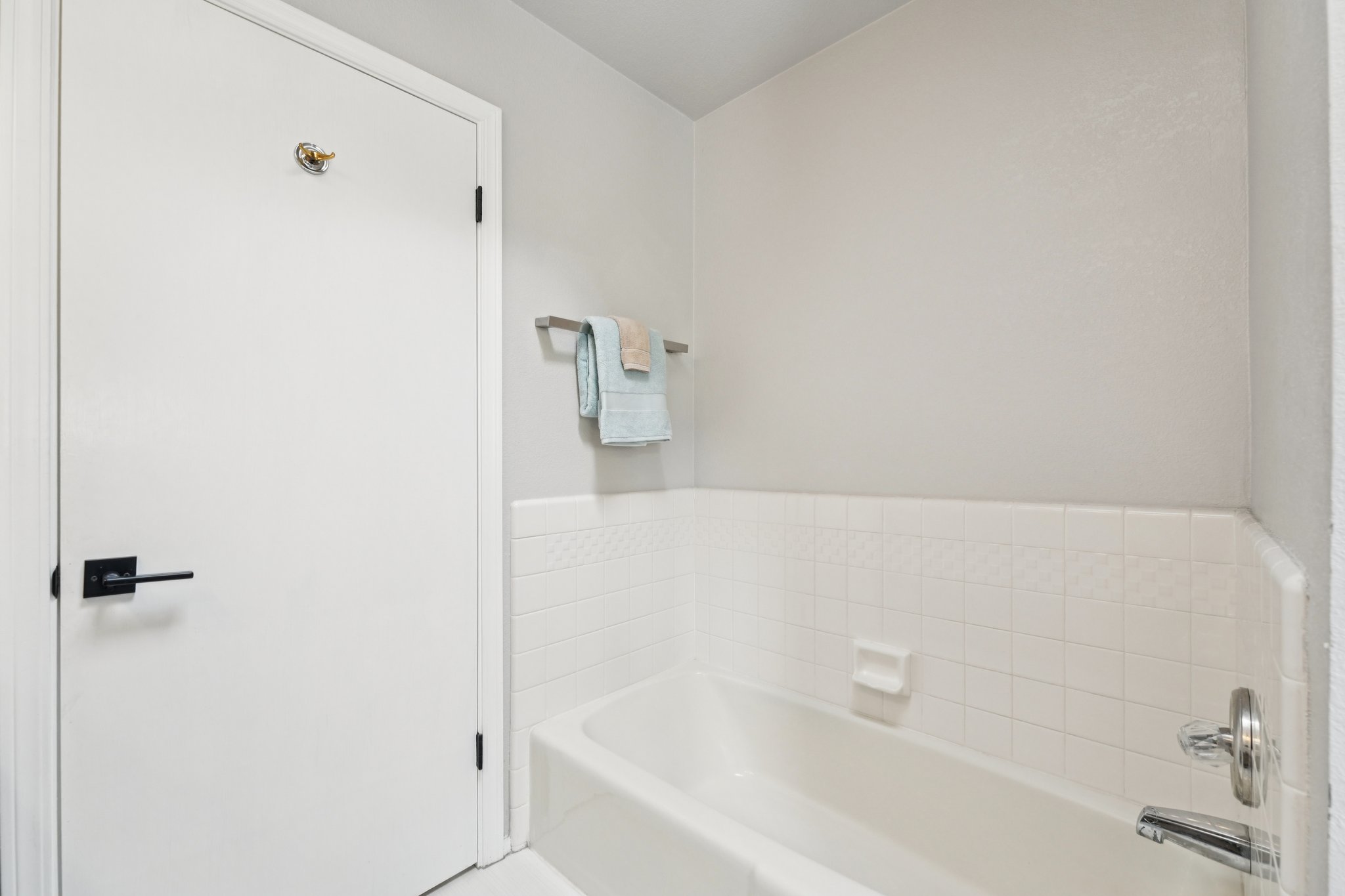 Encino Dr-S3101-037.jpg