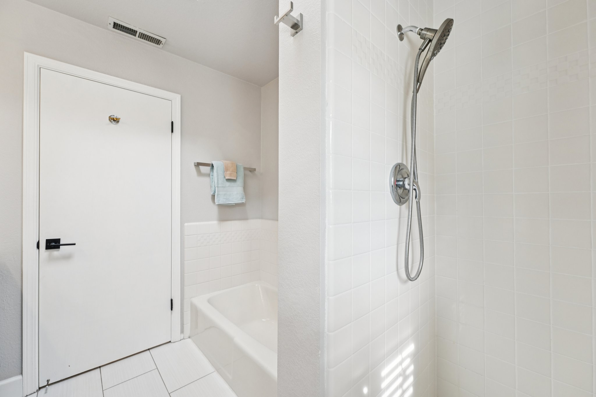 Encino Dr-S3101-038.jpg