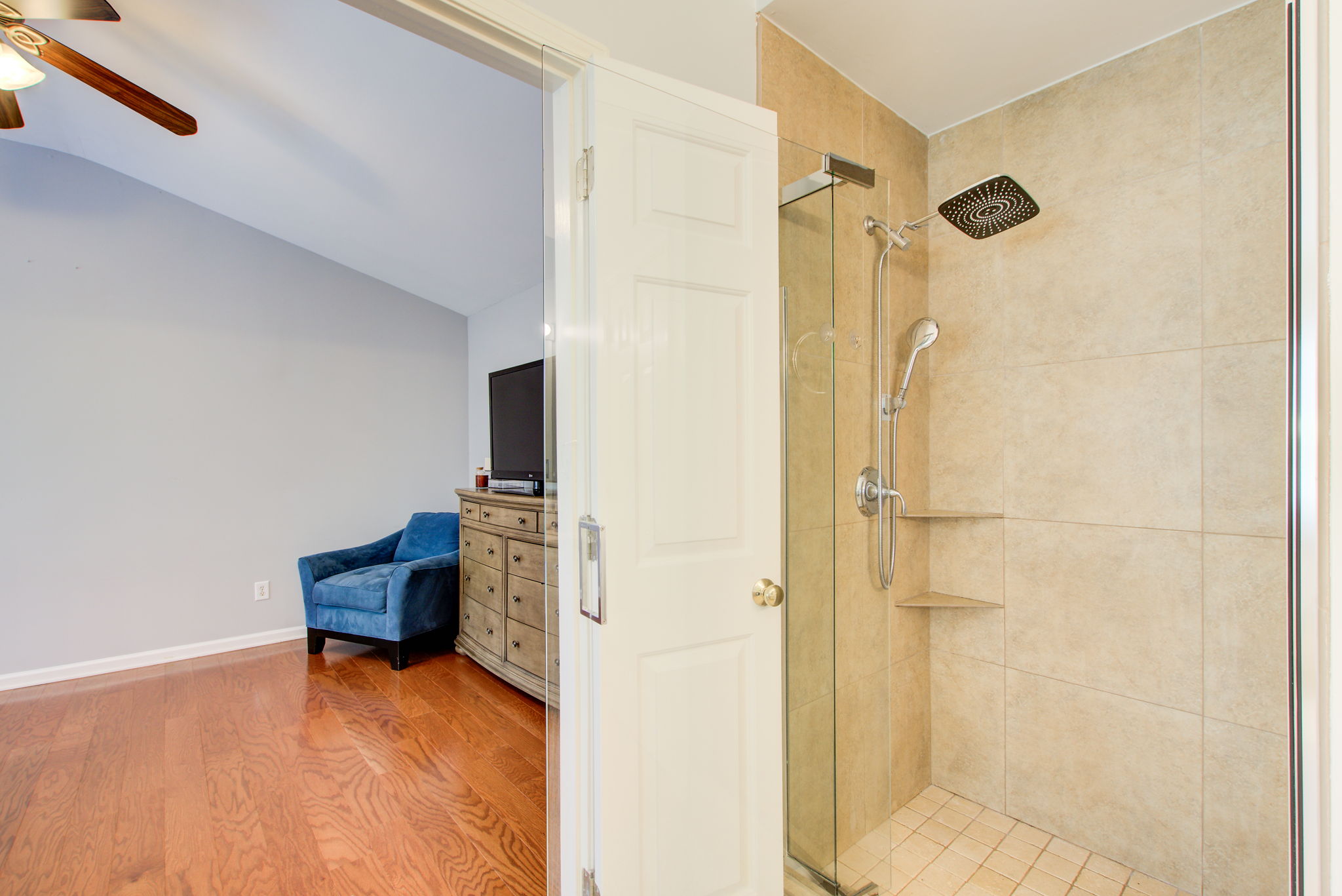 24 Main BR En Suite C Shower Inlay w BR View