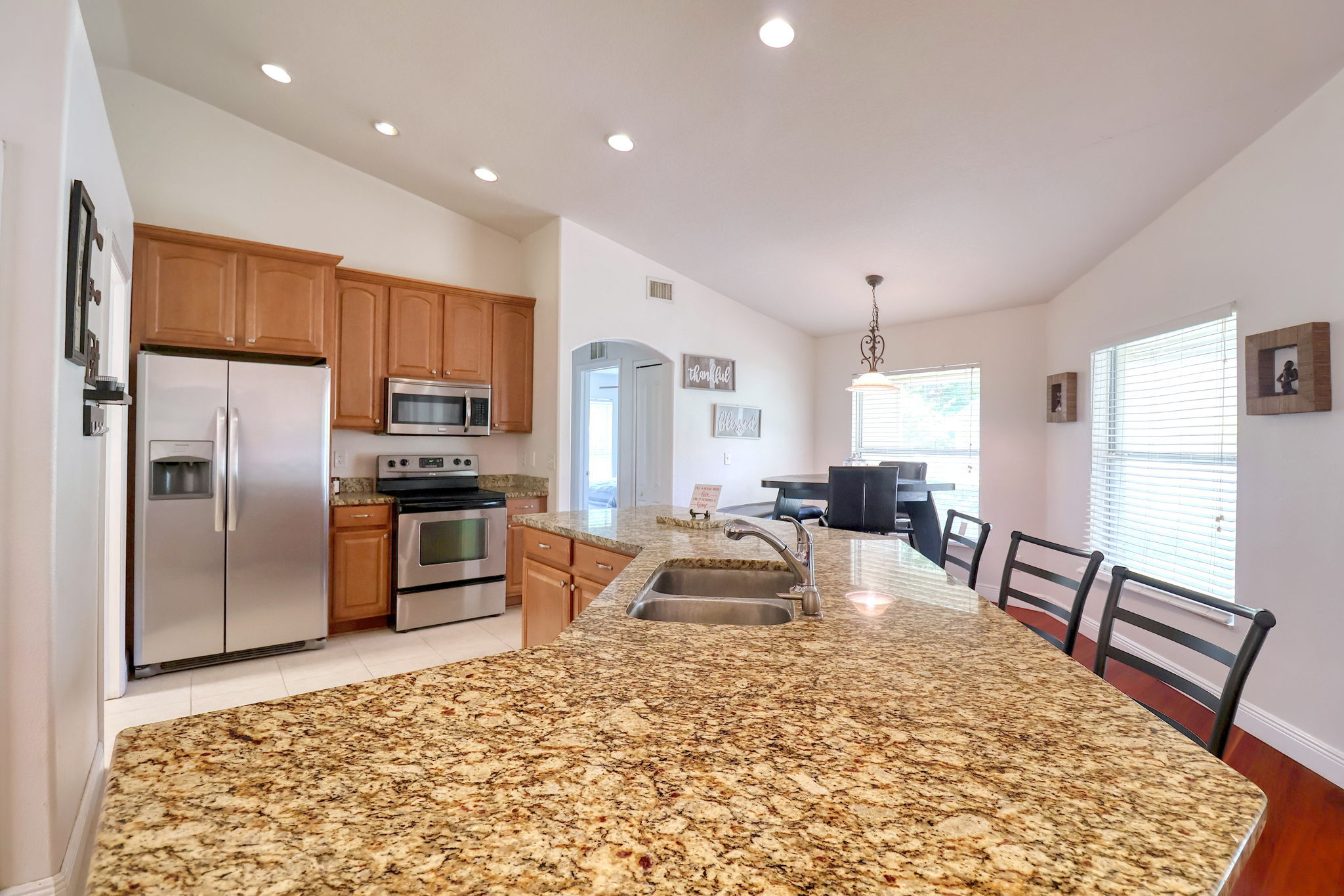 Breakfast Bar Seats 8!