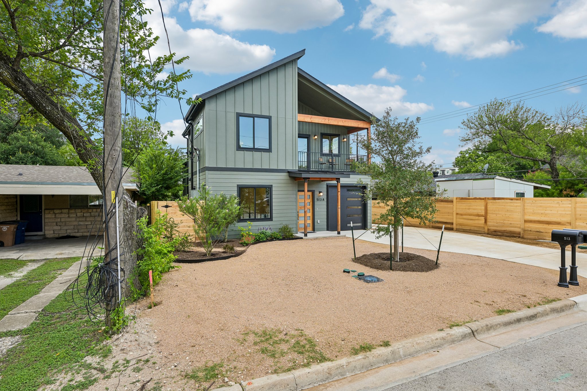W Odell St unit a-S2406-003.jpg
