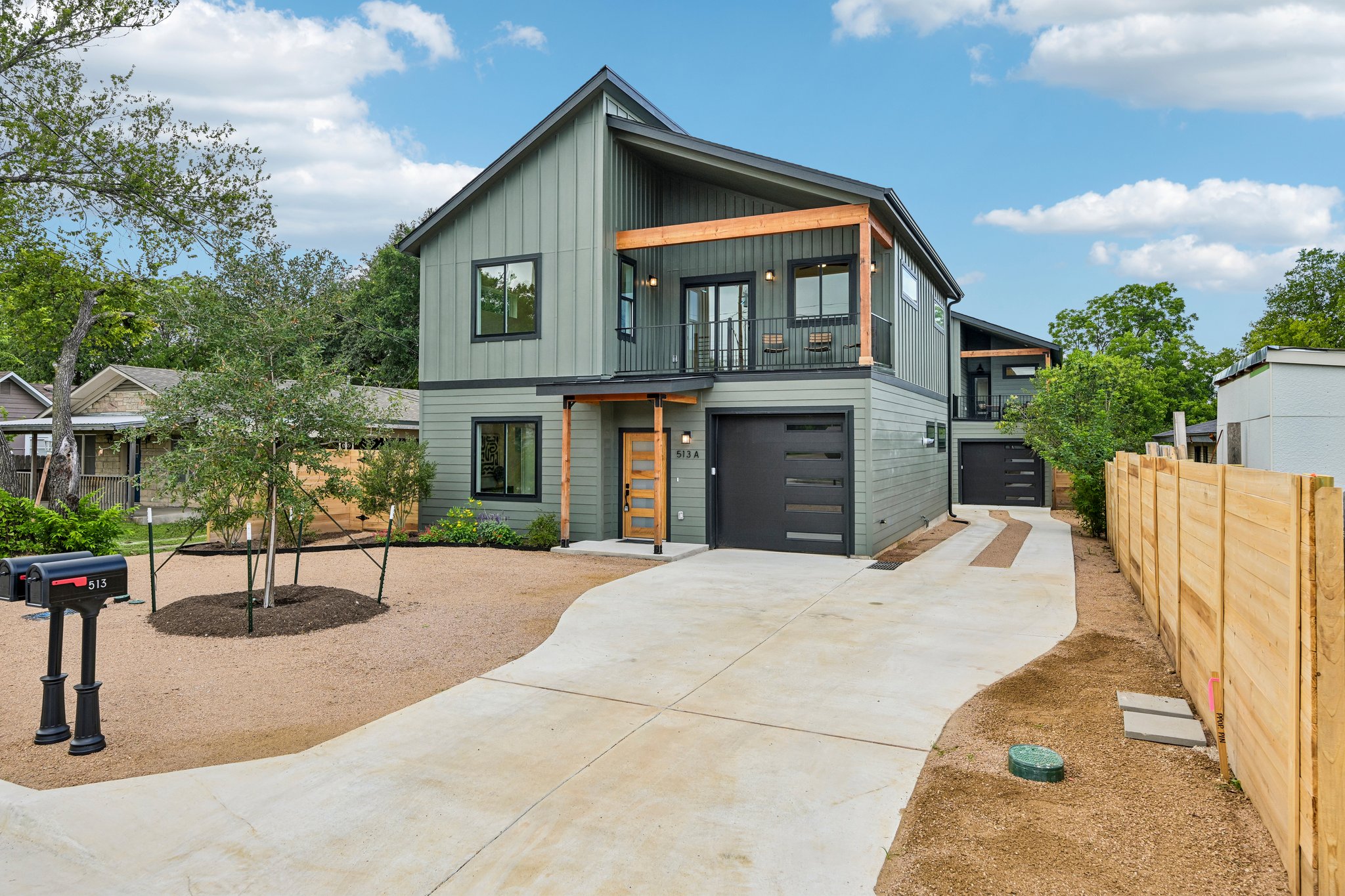 W Odell St unit a-S2406-004.jpg
