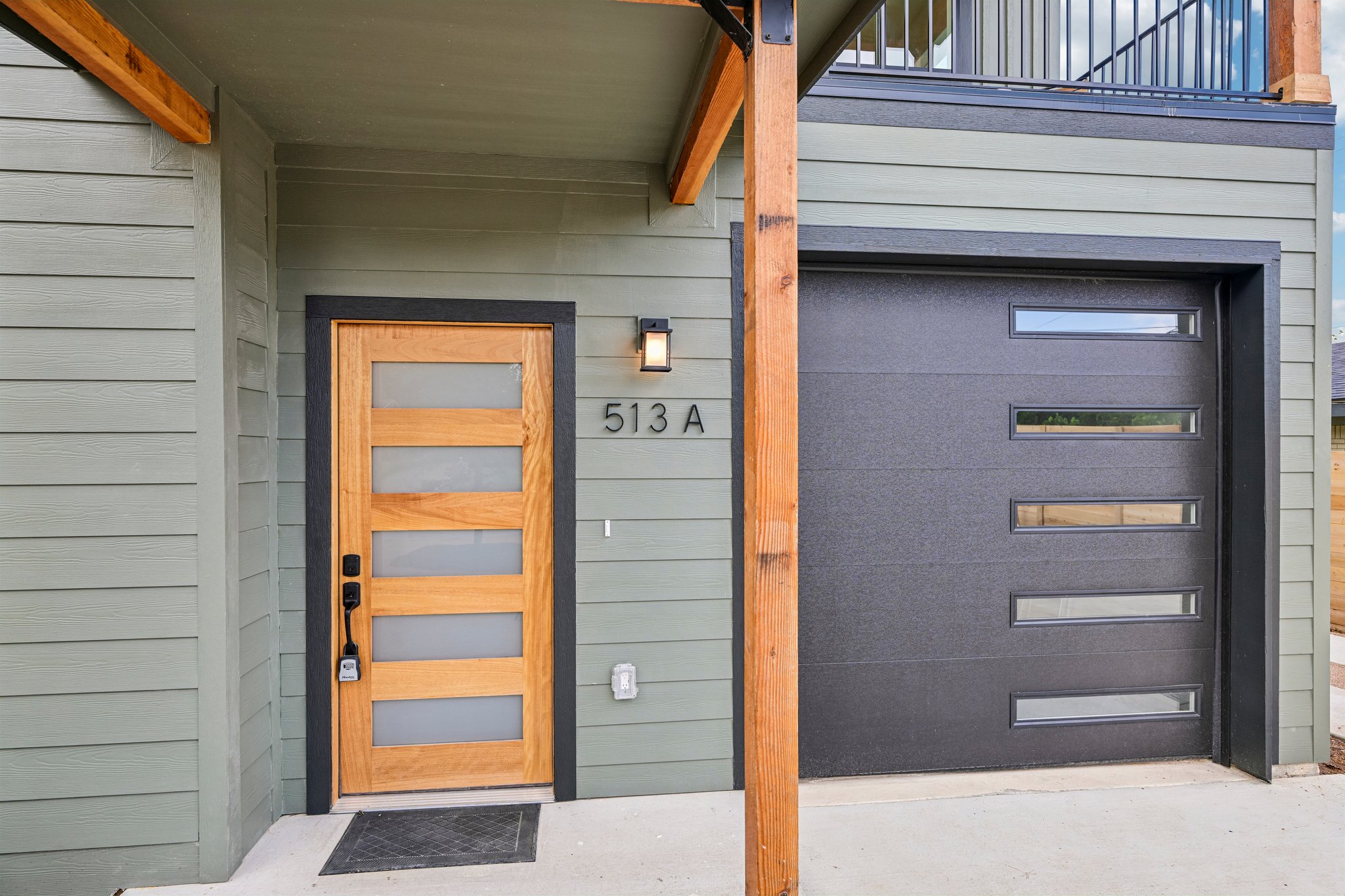 W Odell St unit a-S2406-005.jpg