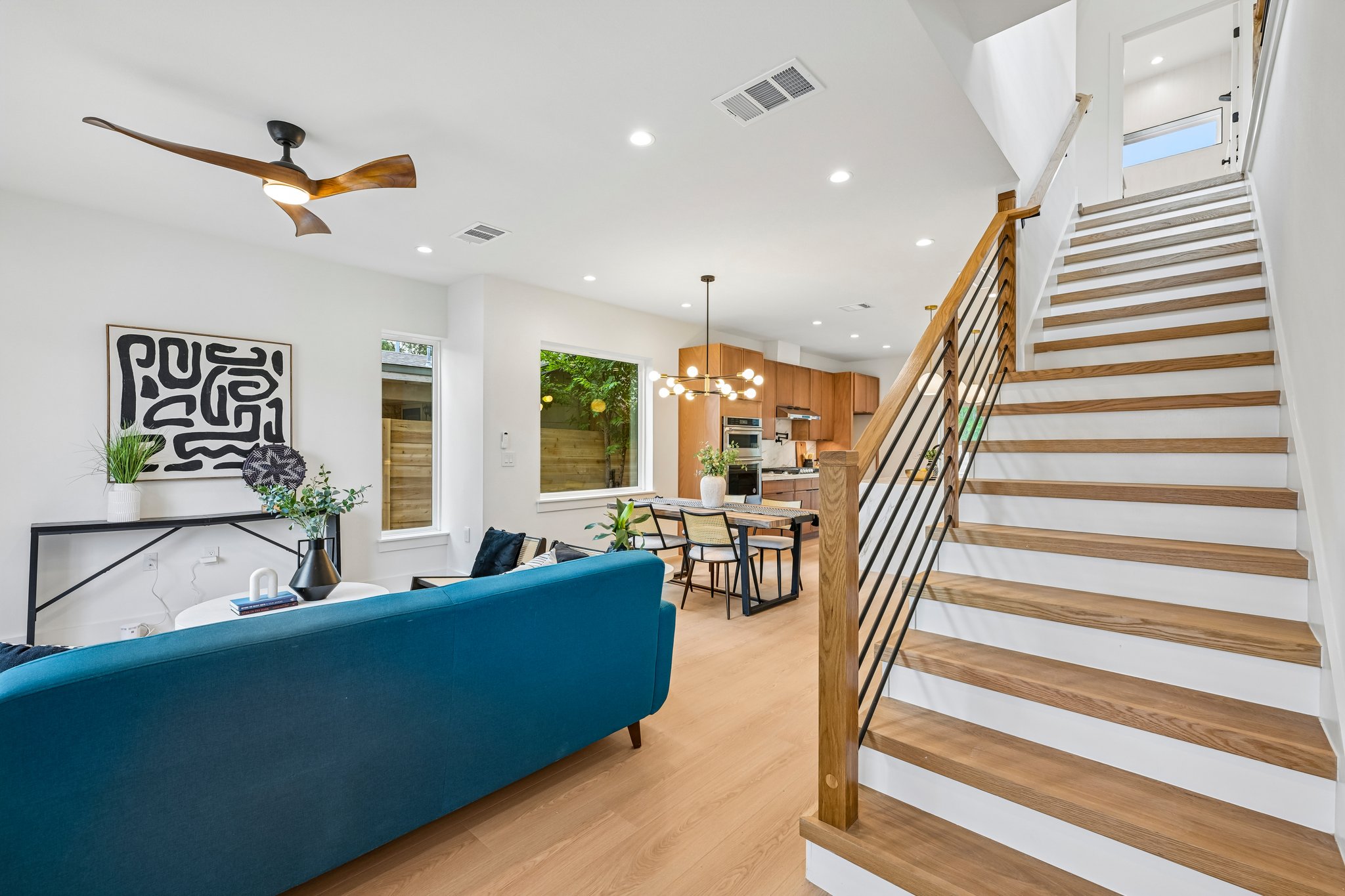 W Odell St unit a-S2406-010.jpg