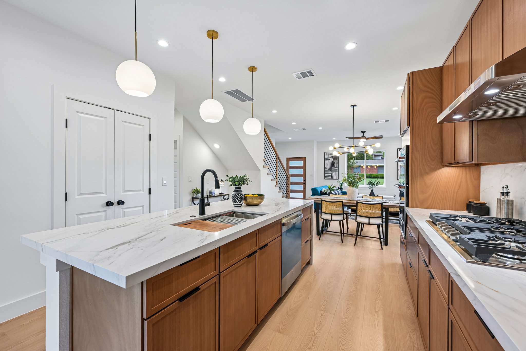 W Odell St unit a-S2406-016.jpg