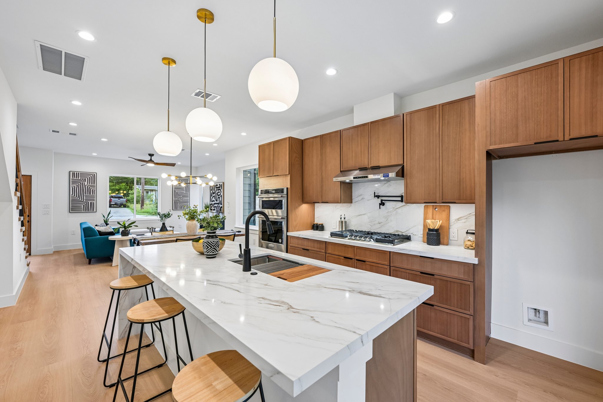 W Odell St unit a-S2406-018.jpg