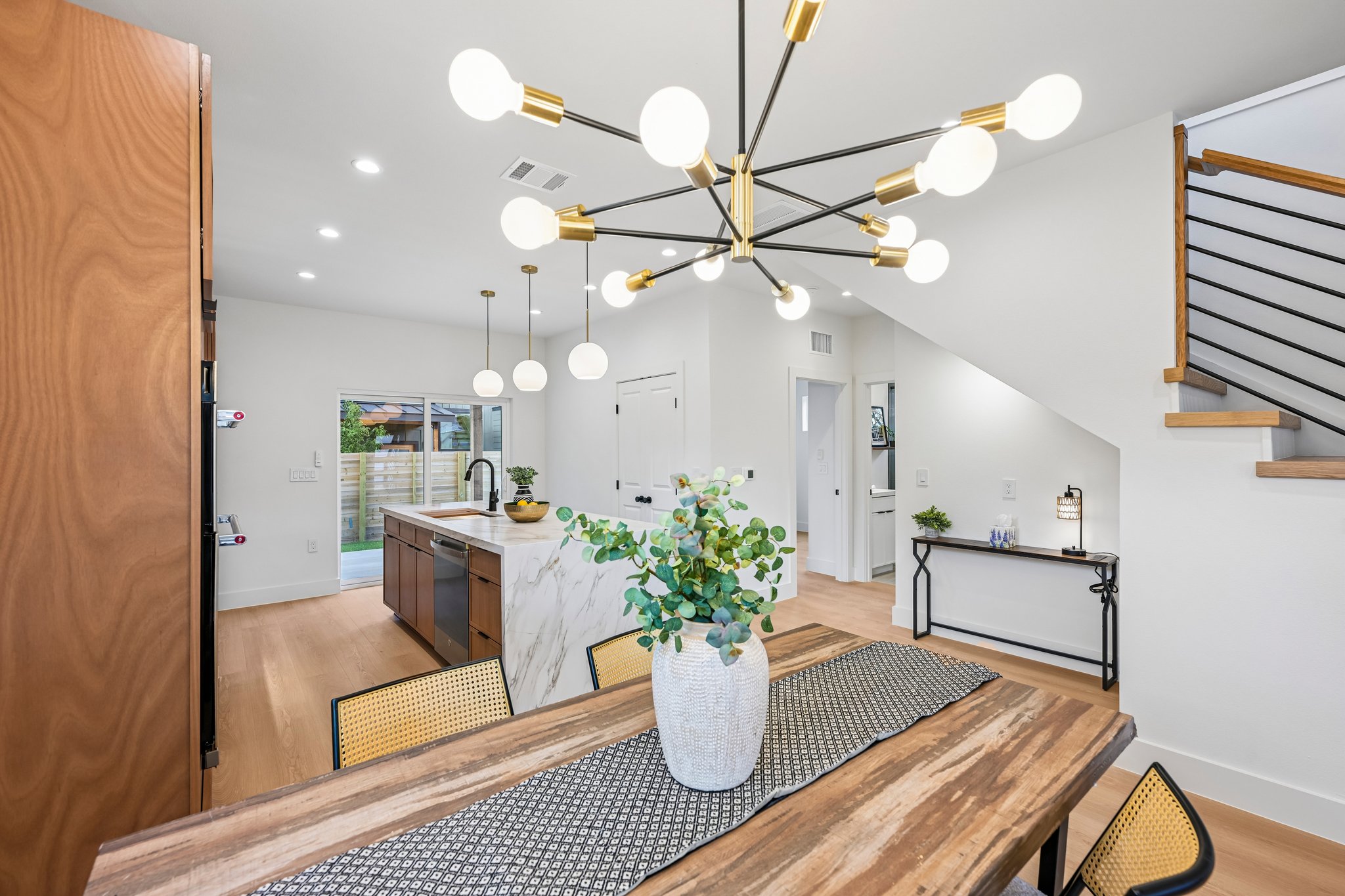 W Odell St unit a-S2406-019.jpg