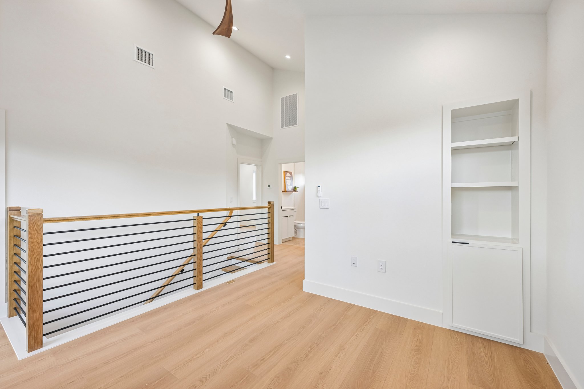 W Odell St unit a-S2406-024.jpg