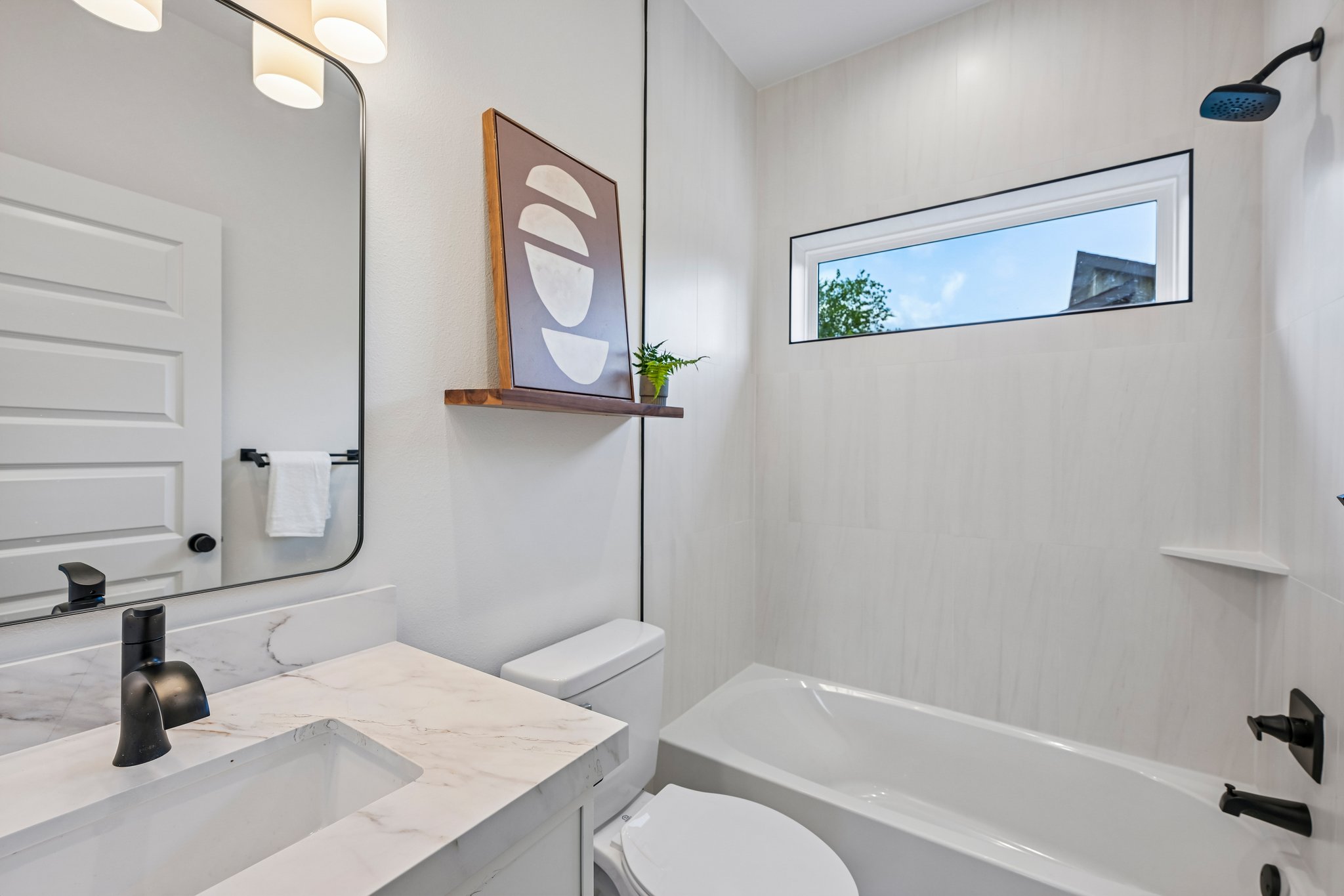 W Odell St unit a-S2406-029.jpg