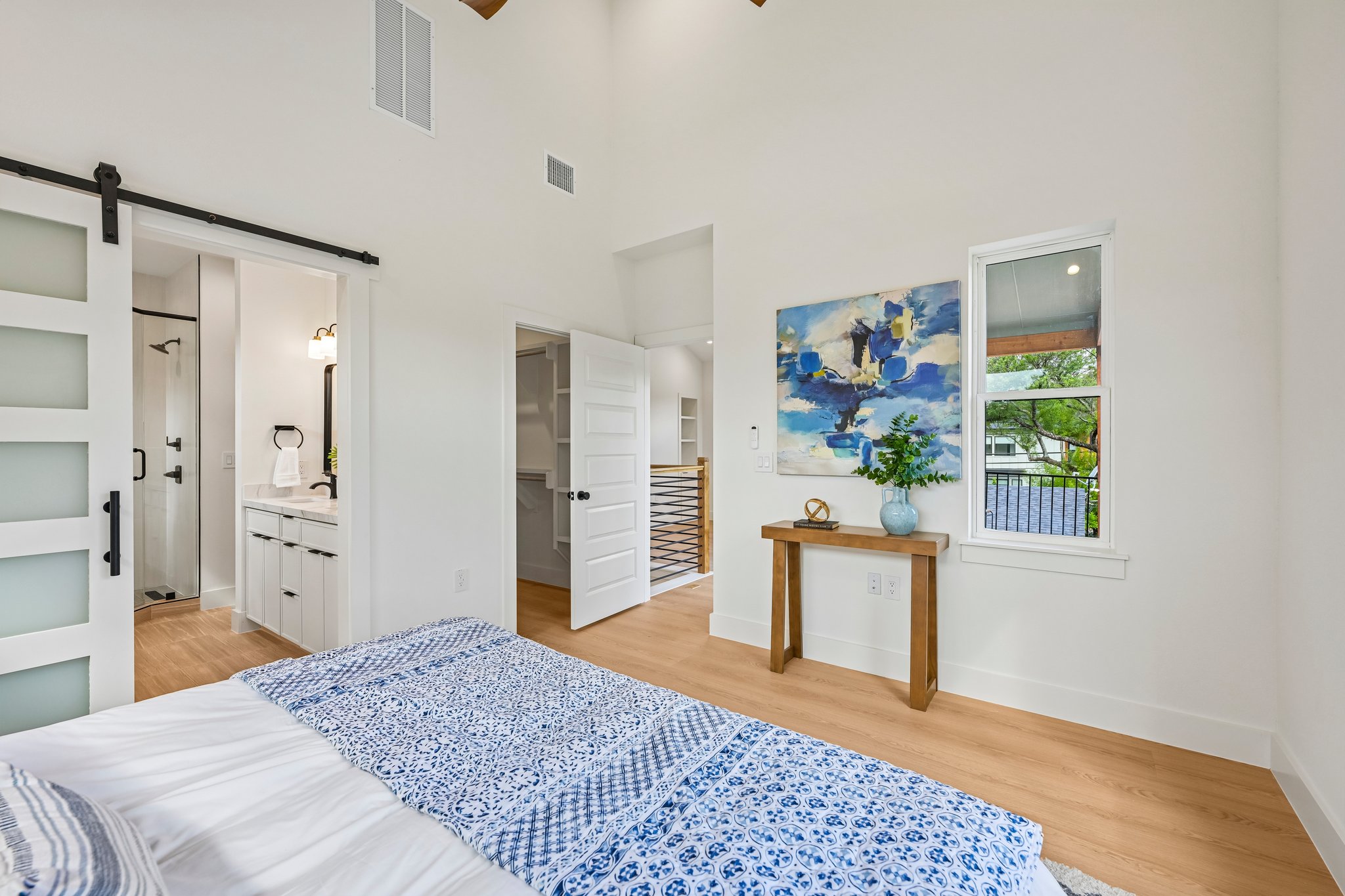 W Odell St unit a-S2406-033.jpg