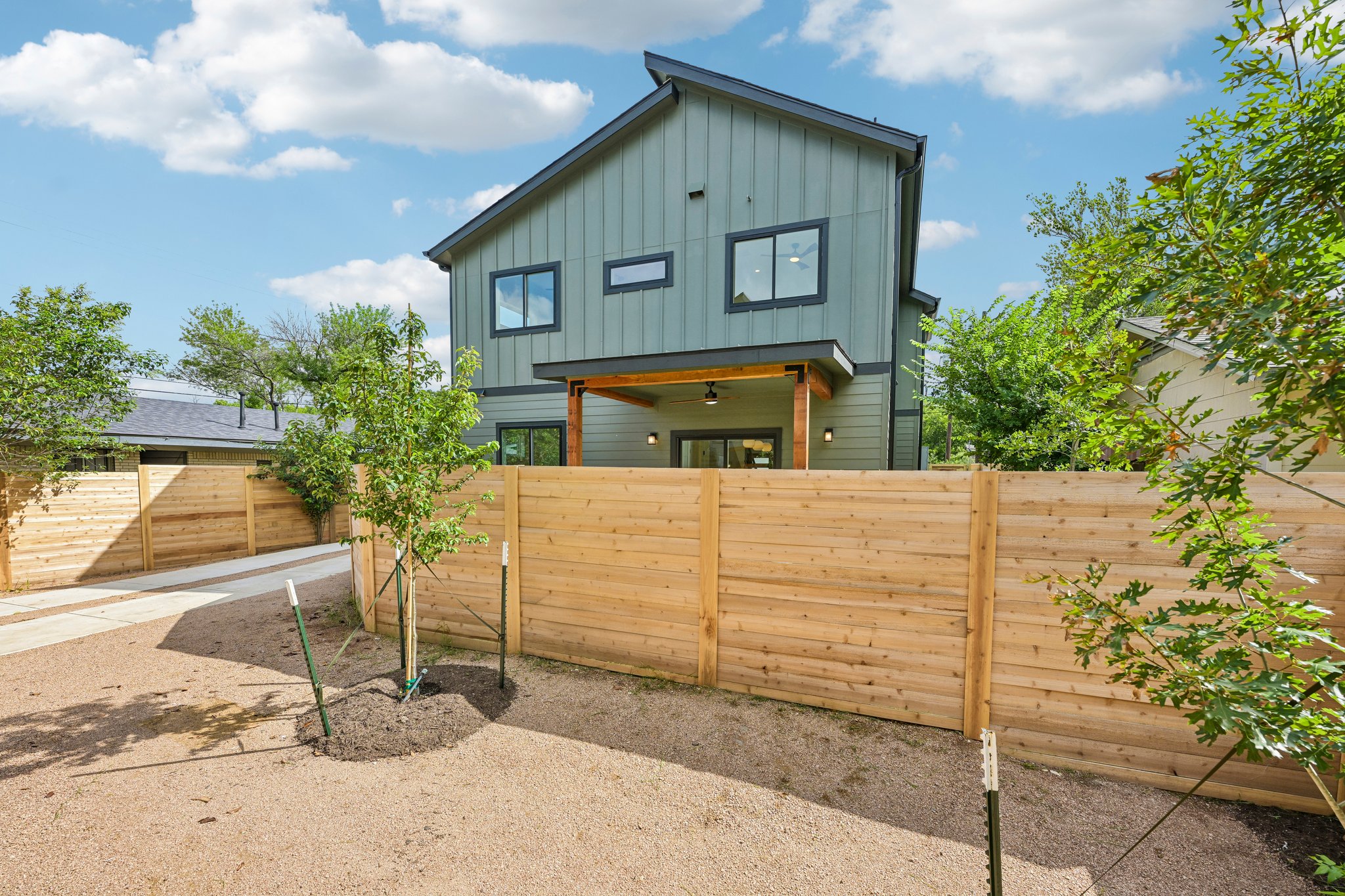 W Odell St unit a-S2406-039.jpg