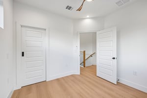 W Odell St unit a-S2406-028.jpg