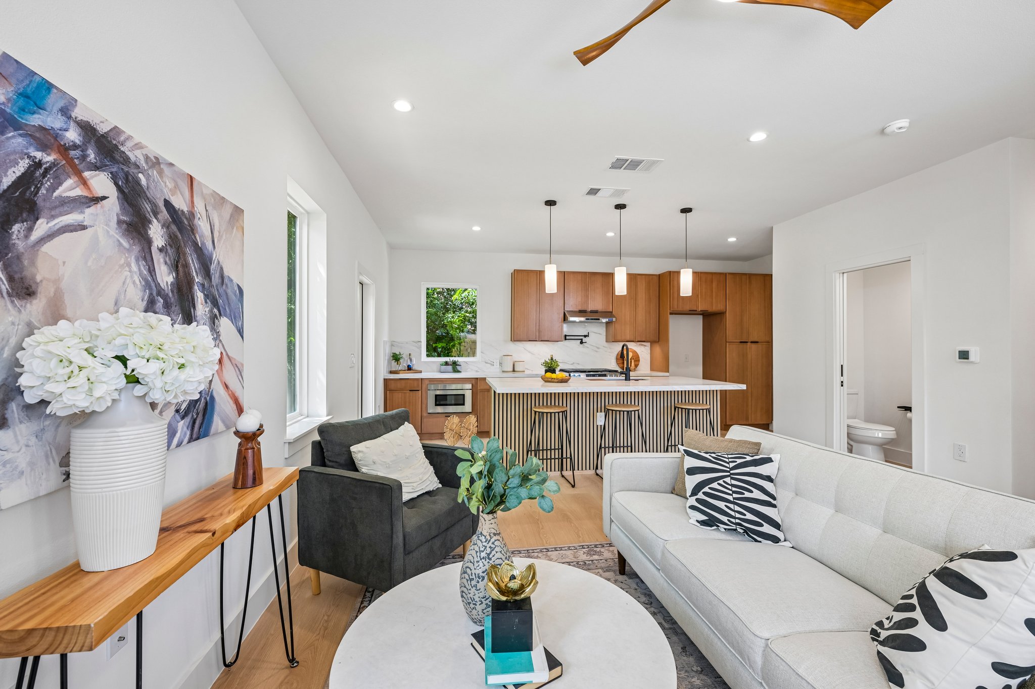513 W Odell St UNIT B-S2406-010.jpg